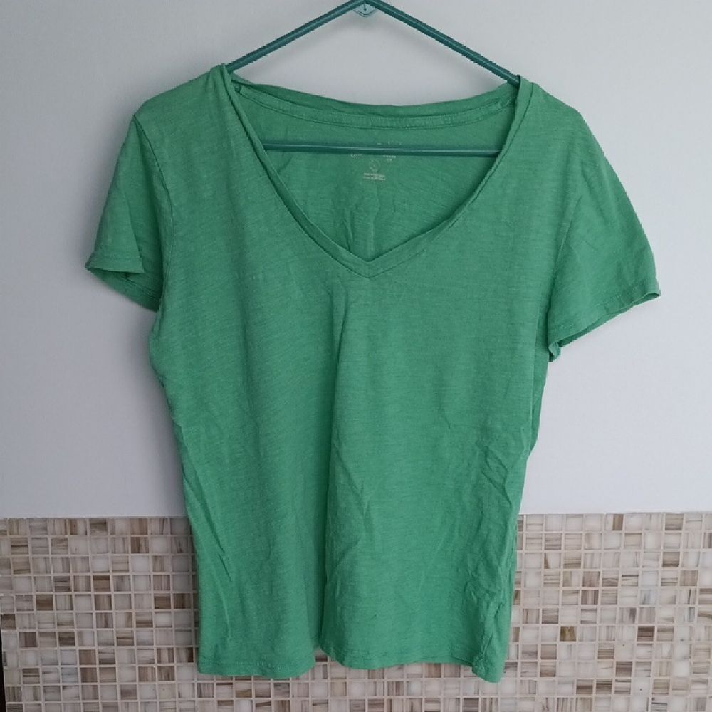 Universal Thread Green Short Sleeve Cotton V-Neck Tee